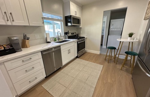 Glendale House | 2BR GLENDALE HOUSE: FULLY REMODELED in 2024 w/PRIVATE FENCED PATIO & PARKING p4
