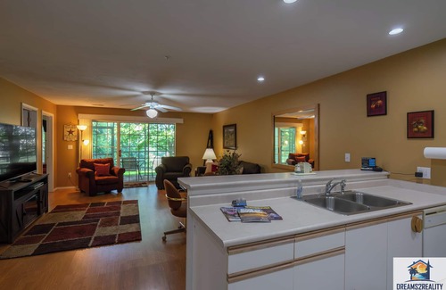 Branson Condo | 2BR ~ GOLF COURSE ~ Near The Strip! FREE TICKETS INCLUDED! (CH1-1)