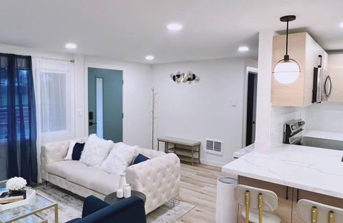 Mountlake Terrace House | 2BR Guest Suite at The Blue House