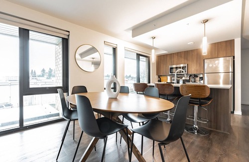 West Bellevue Apartment | 2BR | Gym, Lounge, Rooftop | Bellevue | Sophari C