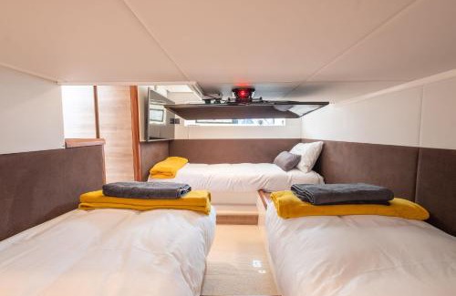 New Forest District Boat Rental | 2BR Heated Yacht, Lymington Centre, Beautiful View