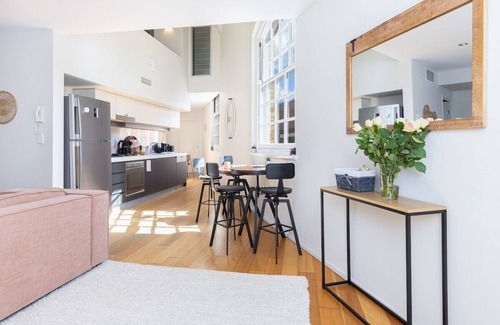 Teneriffe Apartment | 2BR Heritage Near River, CBD, Pool + 2 Carparks