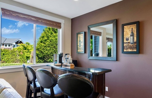 Cougar Mountain House | 2BR Hideaway: Bar Vibes, Game & LEGO Joy @Bellevue