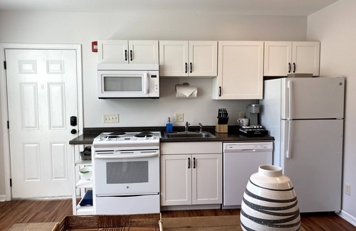 Old Town Bluffton Condo | 2BR HISTORIC COTTAGE IN DOWNTOWN BLUFFTON, NEAR MAY RIVER HILTON HEAD