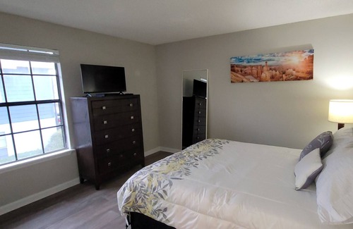 Orange Park Apartment | 2BR Home with Expansive Private Deck and Outdoor Lounge Area