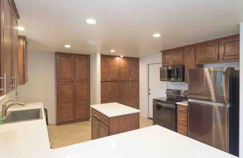 Southeast Bend House | 2BR | Hot Tub | Dog Friendly - 2mi to Old Mill