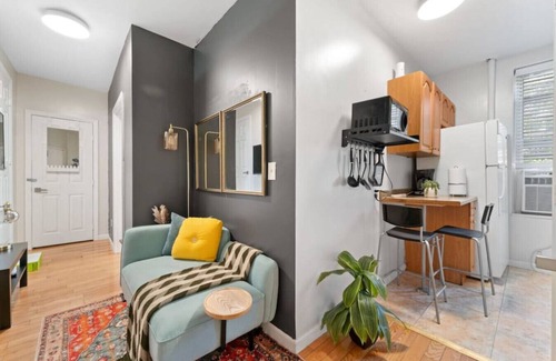 Midtown West Apartment | 2BR In Times Square Near Restaurants