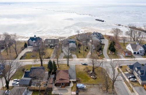 Fort Erie House | 2BR Lakeside Oasis with BBQ and Pool