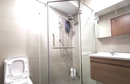 Geylang Condo | 2BR Large Bedrooms Apartment Kallang Central City