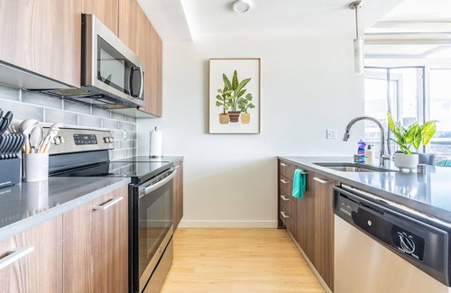 West Bellevue Apartment | 2BR | Lounge, Rooftop, Gym | Bellevue | Sophari C