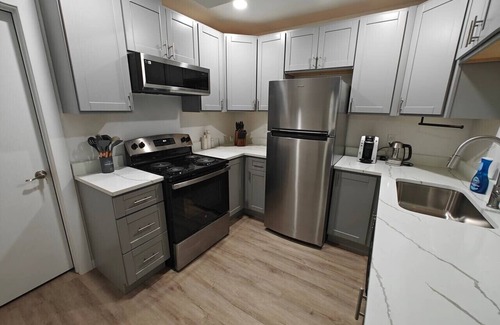 Burien Apartment | 2BR Lux Apartment | 5 Mins from Airport | Pets+