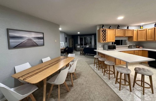 Wasilla Apartment | 2Br Lux Lakeview Haven Sleeps 4