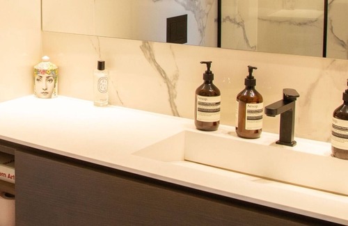 Neve Tzedek Apartment | 2BR Luxury Apartment with Pool, Gym, and Prime Neve Tzedek Location