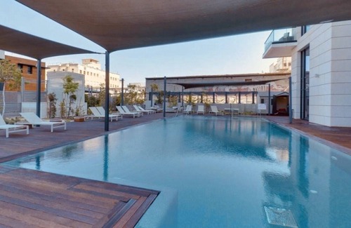 Neve Tzedek Apartment | 2BR Luxury Apartment with Pool, Gym, and Prime Neve Tzedek Location