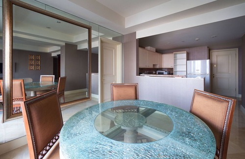 Jakarta Apartment | 2BR Luxury Apartment in Central Jakarta w/5-Star Hotel Amenities