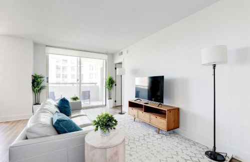 Crystal City Apartment | 2BR Luxury Apartment Near DC & Airport