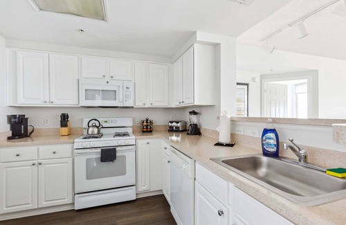Ballston Apartment | 2BR Luxury City Suite With Gym & Pool