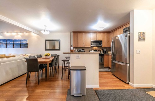 Alpine Meadows Condo | 2BR Mins to Alpine Base Area at Palisades!