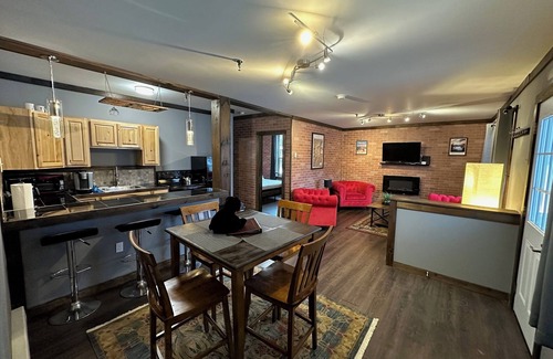 Lake Placid Condo | 2br Modern Condo #8 Walk to Main St & Mirror Lake