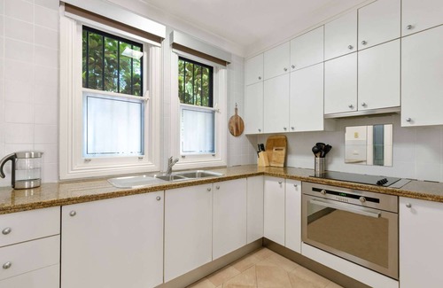 Alexandria House | 2BR Modern Tranquility in Leafy Alexandria