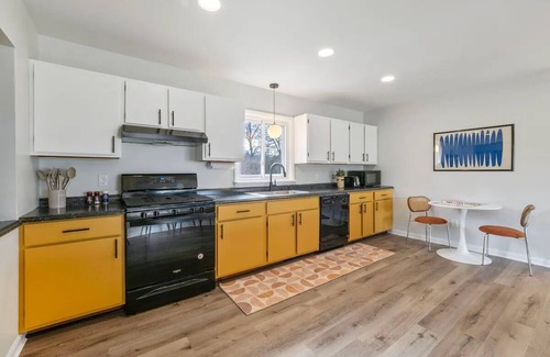Manistee House | *2BR Northside Home by Casino, River, & Trails*