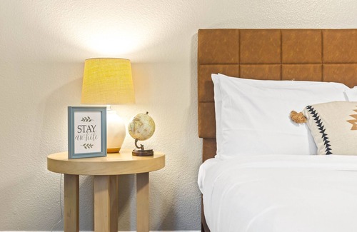 Arlington Apartment | 2BR Oasis+Free Parking+ Walking Distance to AT&T Stadium