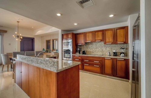 La Paz Apartment | 2BR Ocean View & Private Balcony at Vistamar