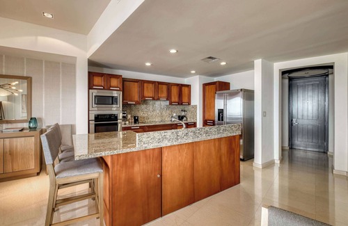 La Paz Apartment | 2BR Ocean View & Private Balcony at Vistamar