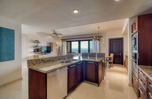 La Paz Apartment | 2BR Ocean View & Private Balcony at Vistamar