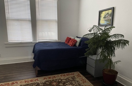 Garden District Apartment | 2Br on Magazine St, Walkable to shops, restaurants, bars and grocery