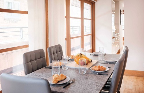 The City of London Apartment | 2BR Penthouse with Terrace in the Heart of Holborn