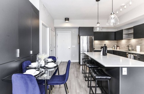 Crystal City Apartment | 2BR Planespotter Drm-Wtch Planes fr KingBed|Prking