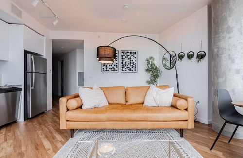 West Bellevue Apartment | 2BR | Pool, Gym & Rooftop | Bellevue | Sophari A