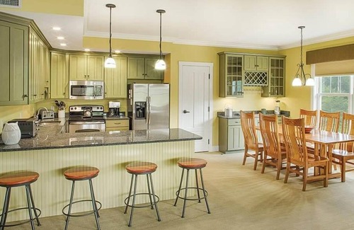 Jeffersonville Condo | 2br Presidential Condo-Mt Hideaway-ski, hike, swim