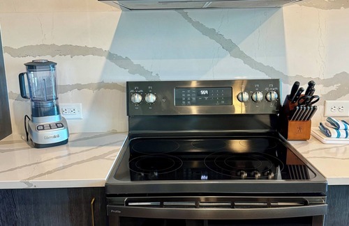 Peachtree Center Apartment | 2BR Presidential Suite ~ Heart of Atlanta ~ Rooftop Pool