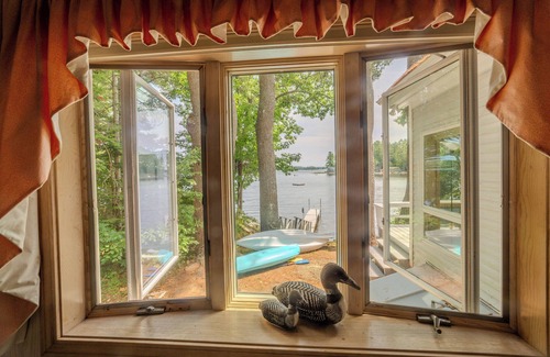 Damariscotta House | 2BR private, lakeside vacation home just 10 mins from Damariscotta town center