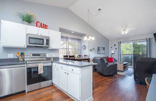Indian Point Condo | 2BR Retreat | Lake Access | Workspace + Fast Wifi