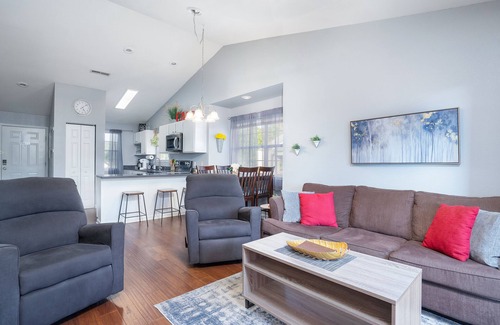 Indian Point Condo | 2BR Retreat | Lake Access | Workspace + Fast Wifi