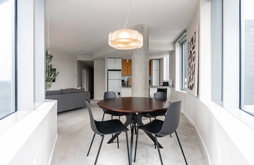 West Bellevue Apartment | 2BR | Rooftop, Gym, Pool | Bellevue | Sophari A