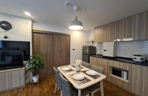 Tha Thaewawong Apartment | 2BR Service Condo in Sriracha
