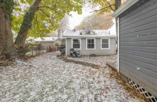 West Irondequoit House | 2BR Shoreside Retreat w Beach Access Interiors