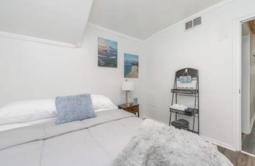 West Irondequoit House | 2BR Shoreside Retreat w Beach Access Interiors