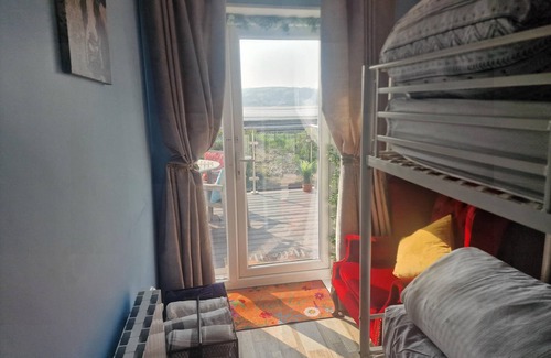 Ferryside House | 2BR-Sleeps4-Balcony-PetsOK-Parking-Ferryside