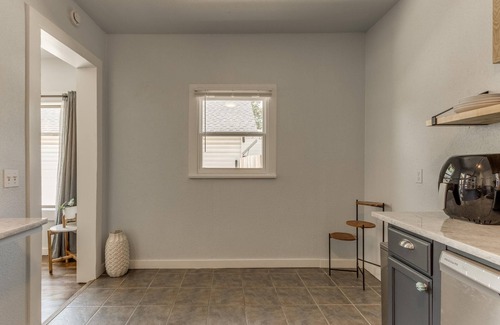 Miller House | 2BR Stylish Retreat in Midtown