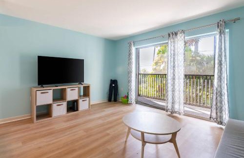 Indian Harbour Beach House | 2BR Stylish Retreat with BBQ Pool & Beach