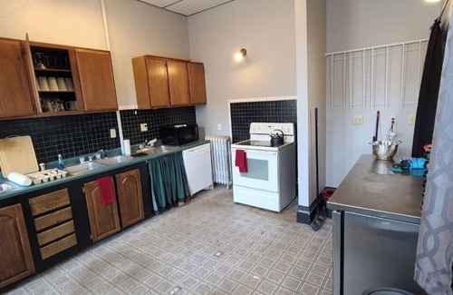 South Range Apartment | 2BR SXS Snowmobile Trail Access,Near MTU, Keweenaw, Houghton, walk to DiningBars