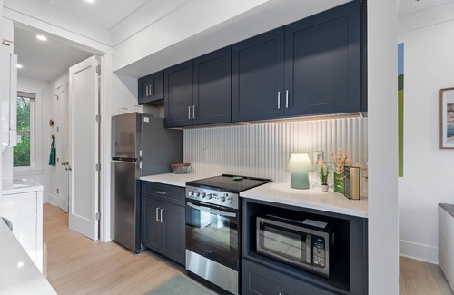 Durham House | 2BR Urban Retreat w/Deck, Near Downtown Durham