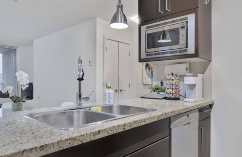 Crosstown Apartment | ~2BR Urban Sanctuary in Downtown Vancouver w/Pool