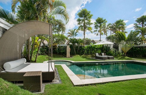 Nakula Villa | 2BR Villa in the center of the lively Seminyak - Traditional Balinese vibes!