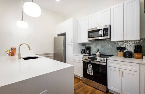 North Philadelphia West Apartment | 2BR w/Balcony| Fairmount Park | 10 mins to DT